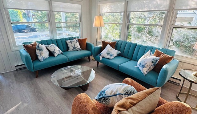 Newly Renovated Beach Block 3 Bedroom 1st Floor Duplex