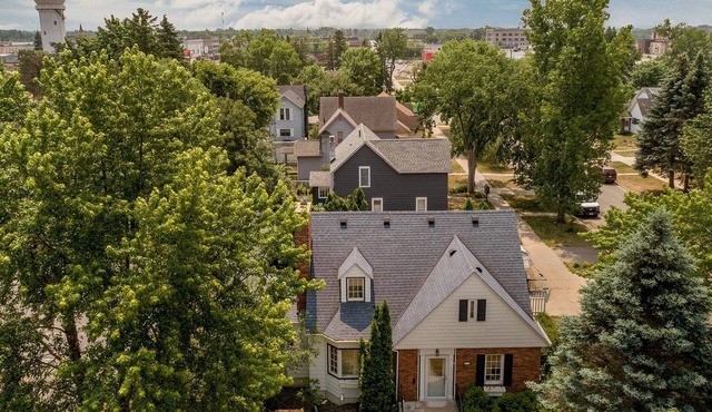 Next to Gregory Park & The Hospital, Cozy, Movie Theater & More!