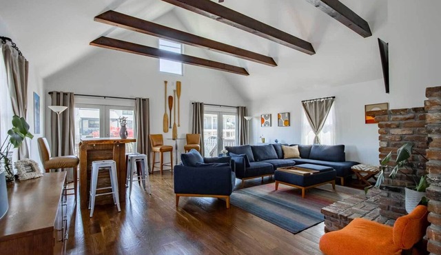 NJShore Gem: Roomy, Spotless, steps to beach, restaurants, shops & Ferry to NYC