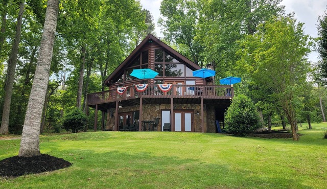 Norris Point-Accommodates 20, Waterfront, NO STEPS, Family Fun, Covered Dock.