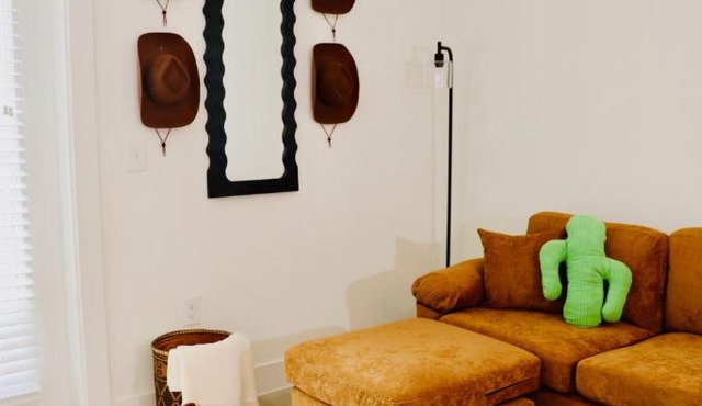 North Austin Gem - Minutes to Domain - WiFi - Pool