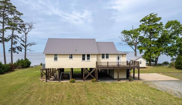 OBX Soundfront Hideaway 3BR Waterfront Home in Jarvisburg