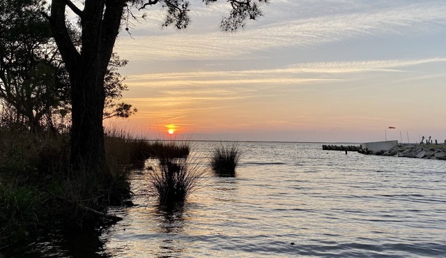 OBX Sunset Lovers ! 2 Bed/2 Bath Soundside Condo with Canal View