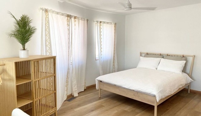 Ocean Beach House - Block of the beach! Sleeps 8-10