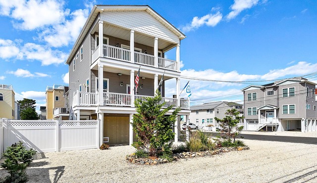 Ocean Views, Great Location One Block to the Beach - One Week Left: August 22-29