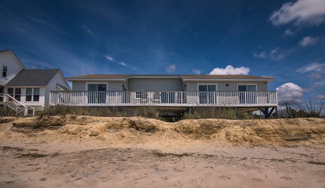Oceanfront Classic w/Screened Porch & Sun Deck; Cable TV & WiFi; Conveniently Located