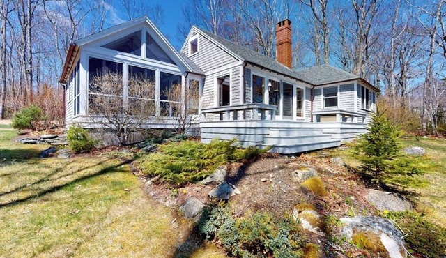 Oceanfront retreat with sunrise views, screened porch, & deck in Brooklin