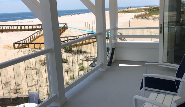 Oceanfront 8 bedroom - great views! Tons of space!