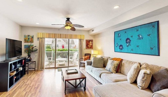Oceans Reach pet friendly spacious condo with free WIFI