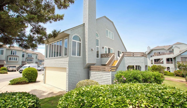 Oceanside, Hot Tub, Community Amenities, Close to beach, 665, Shore Beats Work