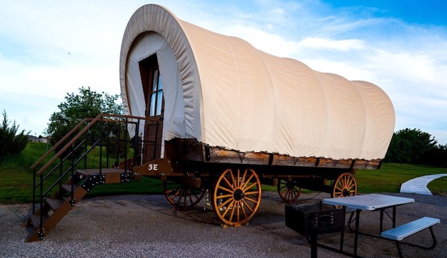 Oklahoma Glamping in this Wonderful Covered Wagon for Family Vacations near Oklahoma City