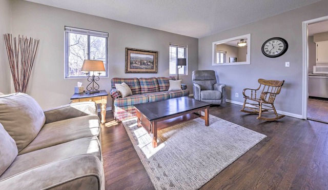 Olathe Retreat w/Deck, Near 1-35 and Santa Fe
