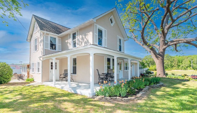 Old Charm Farmhouse for Nature Lovers, 20 miles form OC