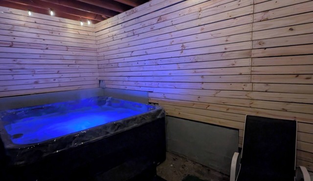 Open July! Hot tub! 15 min to airport~20 min to UT~4bed3bath~Game Room~Office