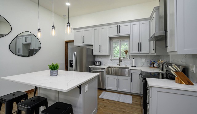 Orange Door Oasis -Gorgeous 3BR/BA Lake House