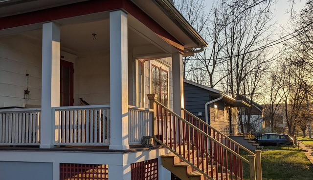 PaddockHouse Is Fall Color! Covered parkng. Fenced yard Perfect porch-Peace Out! in Ithaca