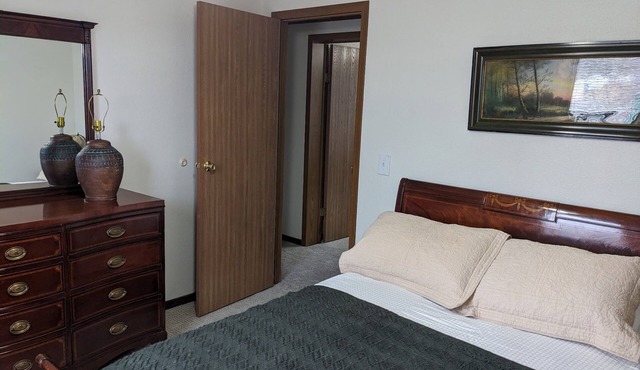 Papillion Riverfront Retreat-Serene Views