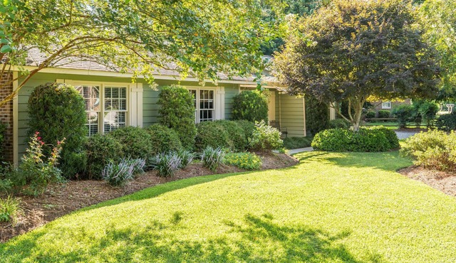 Patio & Outdoor Shower│Private│3BR - Family Home in the middle of Wilmington