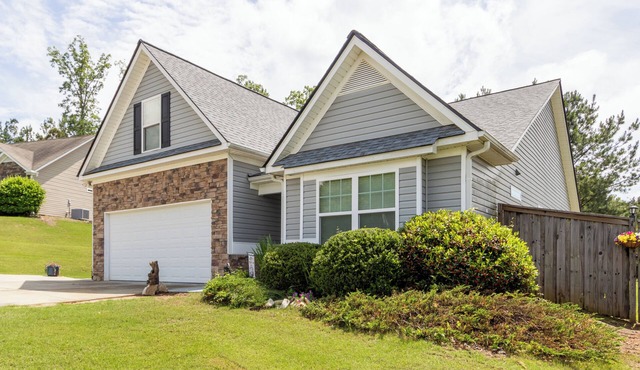 Peaceful 2-bedroom house with office in charming Dallas