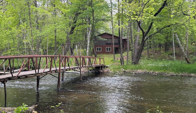 Peaceful 3-bedroom cabin in charming Amery