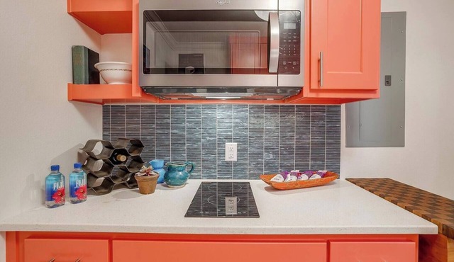 Peaceful bed & breakfast steps from the downtown square, minutes from the LAKE!