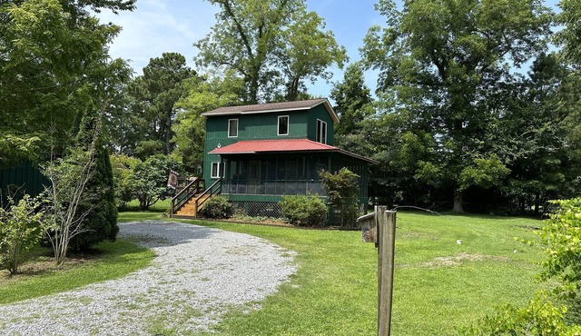 Peaceful Cabin near Bay River Pet-friendly!