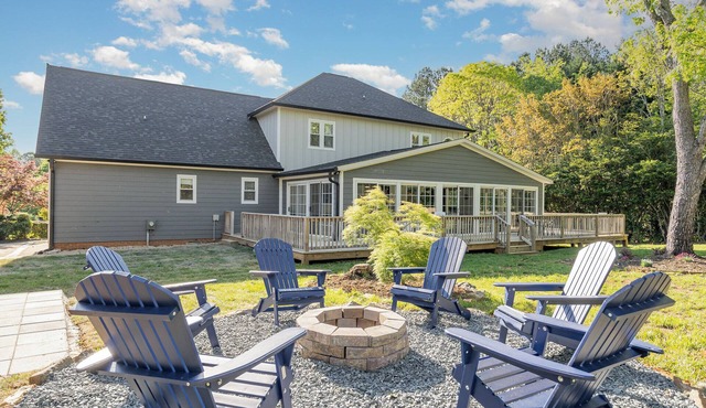 Peaceful Family Home: Game Room w/Bar, Fire pit, Grill, Playground, Bunkbed