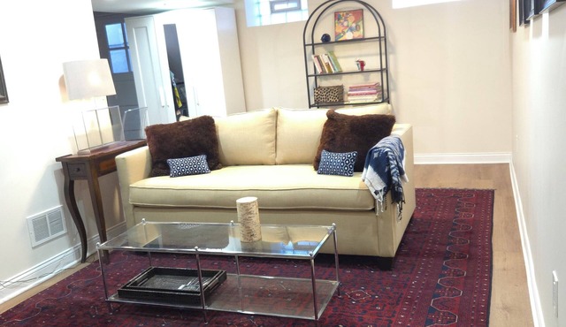 Peaceful Norwood Nest- elevated comfort! Walkable, near O'Hare