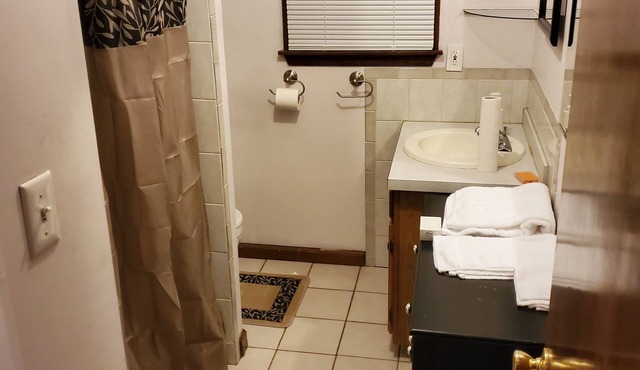 Peaceful private 4 Bedroom Residential Home with serenity park like setting