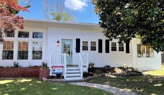Perfect 2 bedroom getaway in the heart of West Cape May