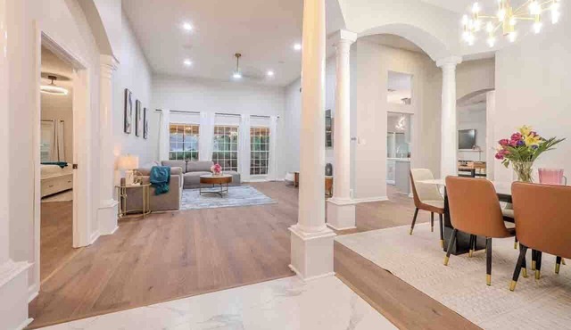 Perfect home away from home tucked away in a quiet neighborhood. This house will bring you peace and enjoyment yet safe during your visit to Memphis. Pack your clothes are we have you covered for rest of your essentials.