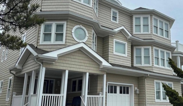 Perfect Oceanfront Home with 5 Bedrooms in ideal Surf City with Central AC.