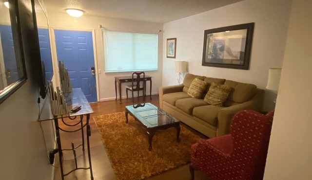 Pet Friendly 1st Fl Apartment w/Fenced Backyard