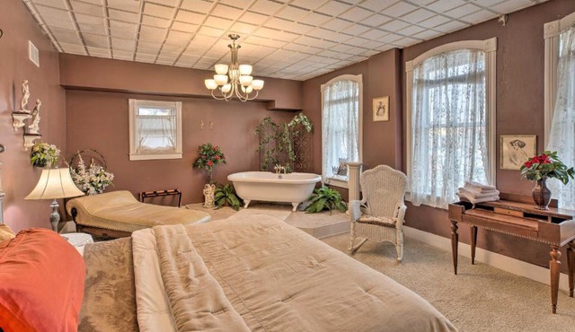 Pet-Friendly Apt: 2 Blocks to Riverside Park!