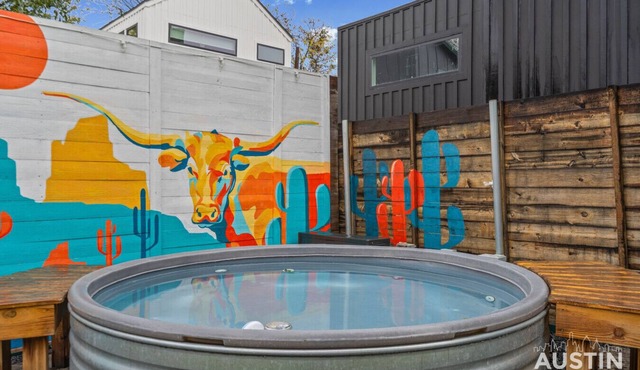 Pet-Friendly East ATX Cowboy Pool, Yard & Game Room – Near Moody Ctr