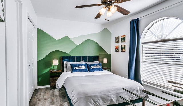 Pet friendly & less than 20 minutes to downtown OKC, airport, and OU stadium!