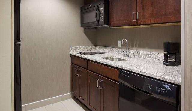 Pets are Allowed Here! 4 Relaxing Units, Free Hot Breakfast!