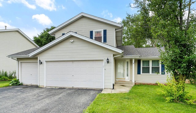 Pets welcome! Deck+Fenced back yard+ King Bed+Bedroom TV