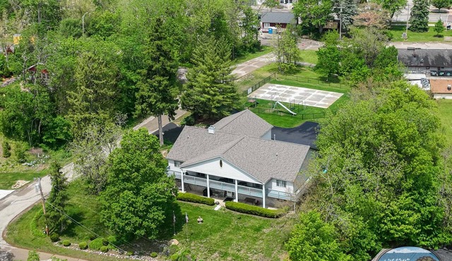 Pickleball Court | Lake Views | Pool Table | Sleeps 10
