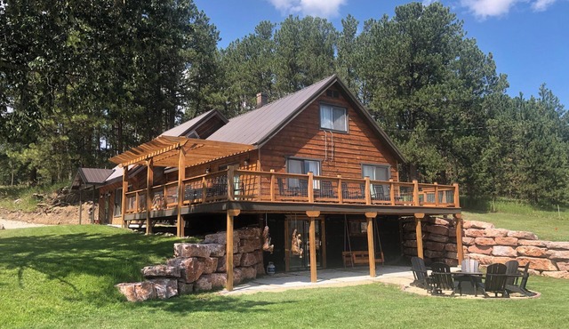 Pinetree Cabin - 4 king beds, stunning views