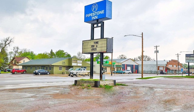 Pipestone|2 Queen Bed|Non Smoking