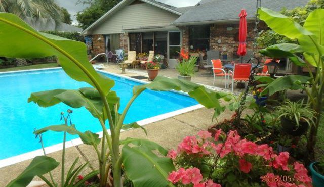 Poolside Paradise in Navarre