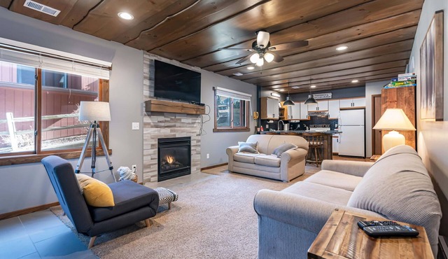 Poolside Villa on Lake Delton