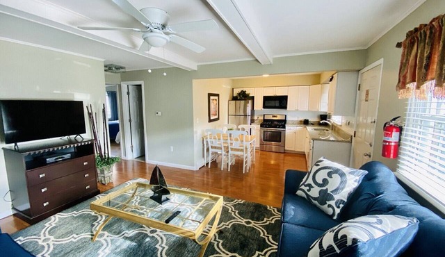 PREMIER HOST-2BR SEASIDE PARK SUITE#3, One Short Block to Beach, Kit, Liv Room