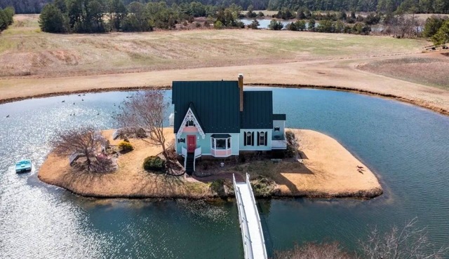 Pretty Byrd Cottage- A Victorian Bayfront Getaway!