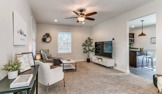 Prime Location: Downtown Modern 3BR Retreat