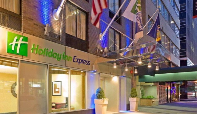 Prime Wall Street Stay + Breakfast. Subway Access
