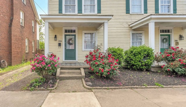 Princess RSVP- Centrally located, Minutes to Mary Washington Hospital & I95