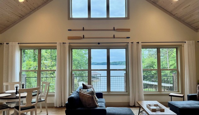 Private 3BD 3BA Lake House w/bunkroom. Sleeps 11. Kayaks, lilypad, paddleboat.