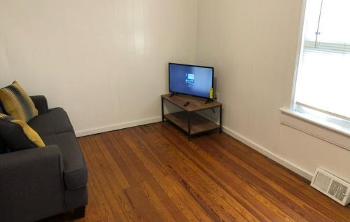 Private and cozy house with one bedroom and one bathroom